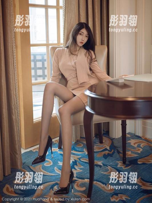 HuaYang花漾 - 你没见过的赵惟依coco写真合集，腿部风光一览无遗！