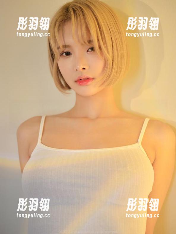 图册：Hyoyeon(김효연)水手服，舔屏还是被屏蔽，你选哪个！