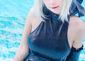 Kitkat Cosplay整理的护士壁纸合集:一边查看,一边陷入思绪的漩涡。