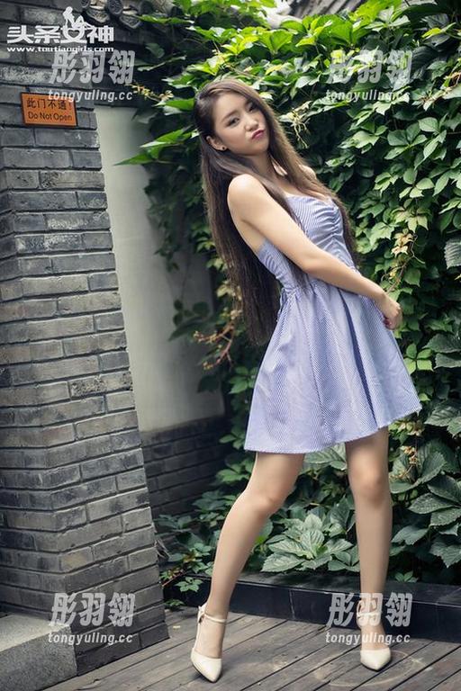 TouTiao头条女神 - 每次看到李丽莎穿连衣裙的美图，都有种推翻旧衣橱的冲动，太赞了。