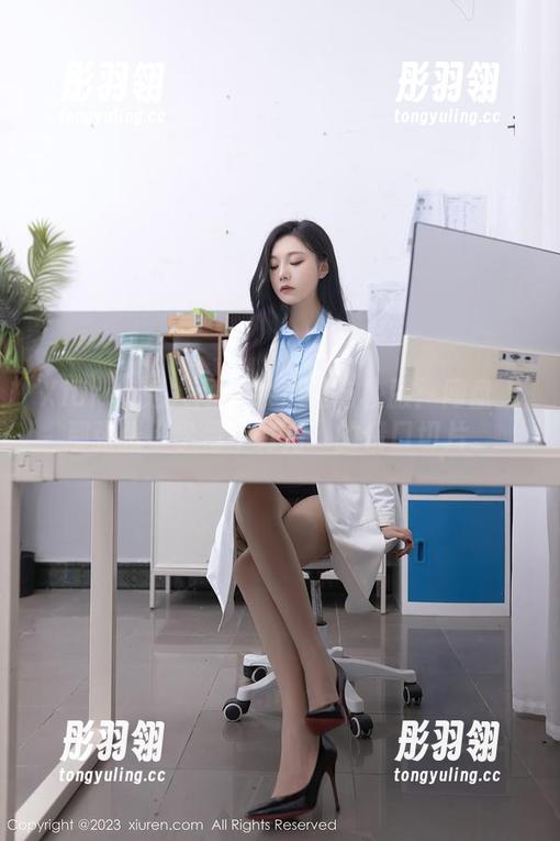 Xiuren秀人网 - 余心曼与校服：网盘上那张张“学习不努力”的借口切片。
