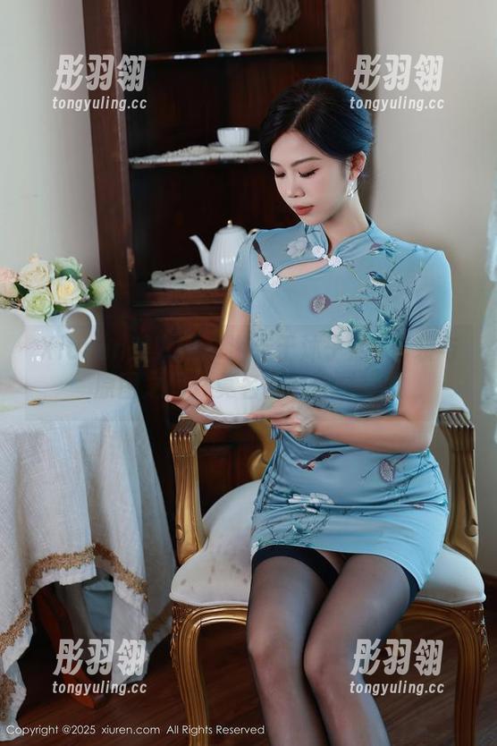 Xiuren秀人网 - 游走于沐子熙V套装与原图之间，莫名得想赶紧转发