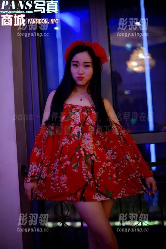 pans - 那件英英的校服，怎么早没在图库里碰到过？快点下载！