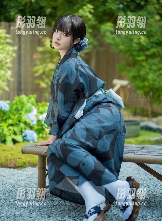 赶紧下载yuuhui玉汇(kokuhui)女孩的cos，一边欣赏一边想：我能撩到摄影师吗？
