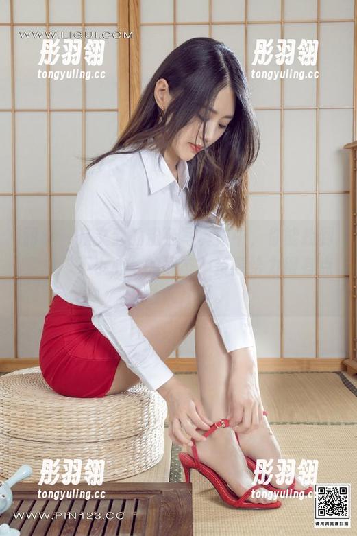 丽柜 - 从文静的粉色写真集中，你能找到多少“不小心”的姿态？资源给力得有点儿让人汗颜。