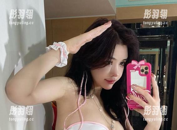 微密圈 - 舒服的红兔一季，于芷晴的最新套图，转眼间又让人想入非非。