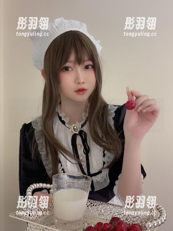 依依超级懒女友，这组图集就像一场意外的分享，刺激又混乱。