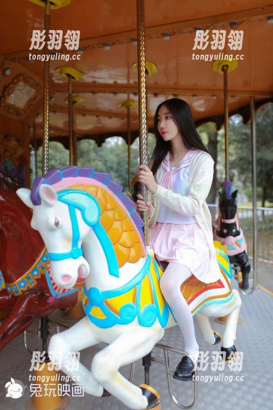 兔玩映画的浴室探险：谁在那儿洗澡？美图等你来发现