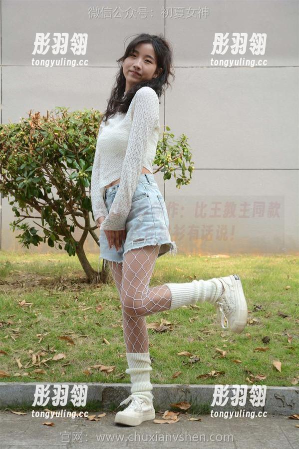 初夏女神 - 双双写真新作：比王教主同款好看，我对这件衬衫有话说！
