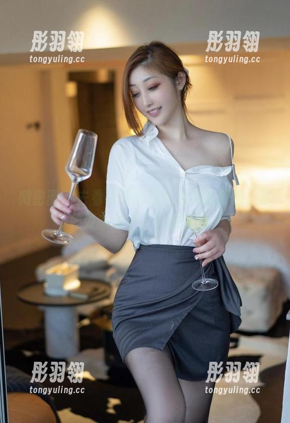 微密圈 - 去看看周妍希高清和服图包，那种姿态又让人浮想联翩。