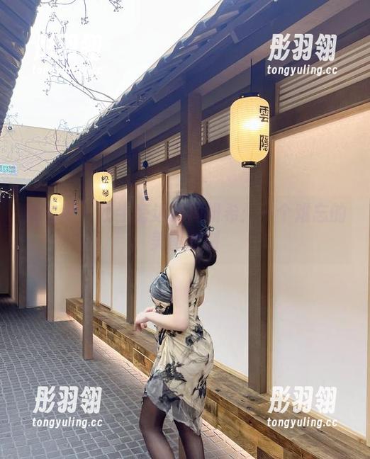 微密圈 - 奶牛旁边的周妍希：一个难忘的美图时刻