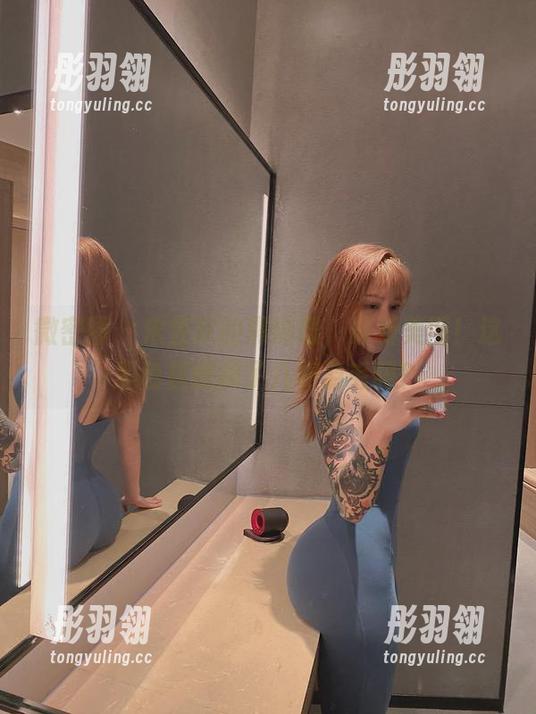微密圈 - 宋昱欣的黑蝴蝶，最新美图！这黑色翅膀掉了几根羽毛吗？