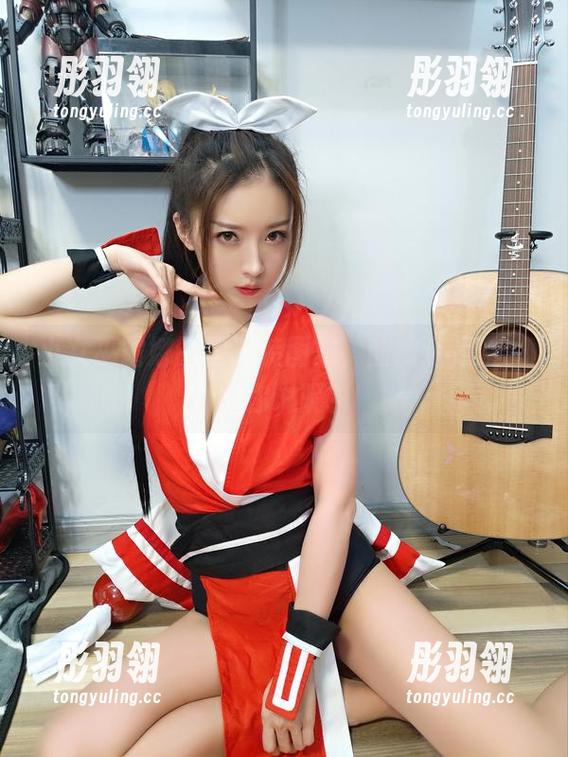 小女巫露娜的圣诞装图集，甜蜜还是别扭？你说呢？