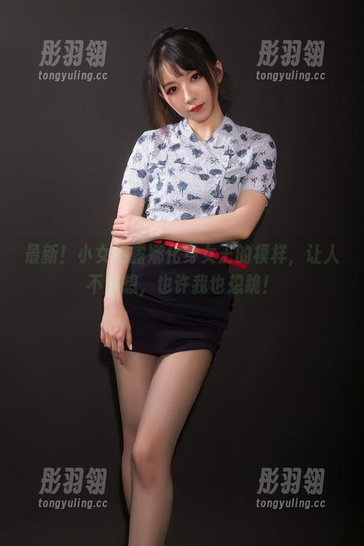 最新！小女巫露娜化身女王的模样，让人不禁想，也许我也想跪！