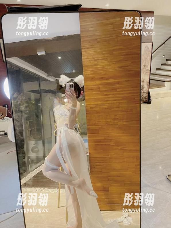 微密圈 - 小玉吃果冻穿上护士服，看看她能把哪些角度拍成好图！