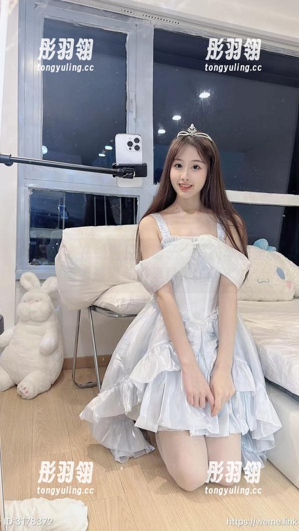 微密圈 - 在线遇见小萌子：高铁车厢里的美图难道都是坐稳了拍的？
