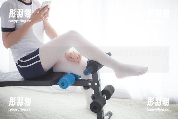 白丝球鞋私房照：少女秩序告诉我，清纯和搞怪其实能完美结合！