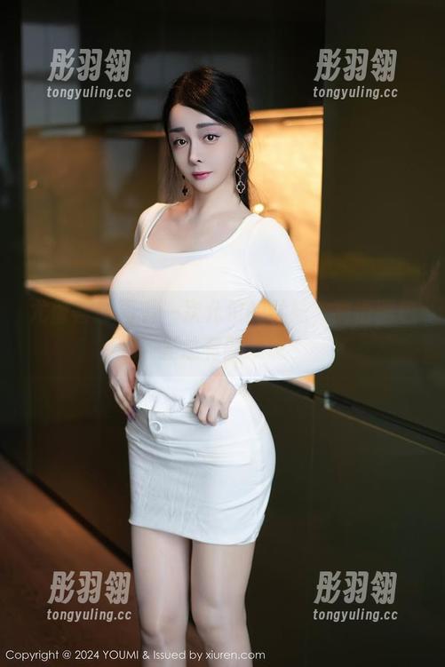 尤蜜荟 - 再看一次允尔的学妹，高清图包里总有新发现
