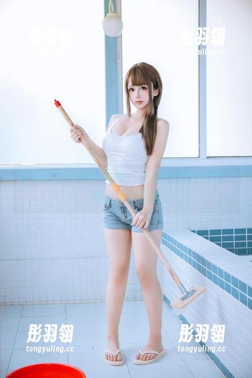 碧蓝航线里的日奈娇：这巫女忧伤得刚好，前方有套图哦！