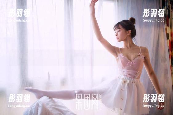 果团网 - 在家一族：蜜桃Q妹儿的图包日常，舒适又撩人