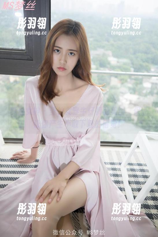 梦丝女神 - 莹仙女穿牛仔裤的美图，保证让你产生不敢下载的错觉！