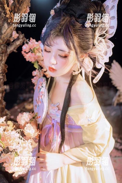 当你发现爆机少女喵小吉更新了自拍套图，想说这是我偶尔瞄到的独家预览