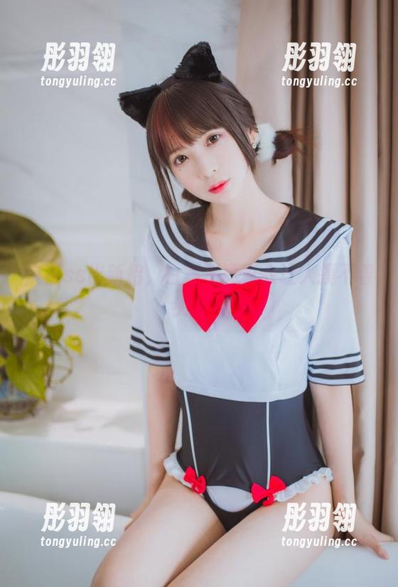 疯猫ss出新招，白裙写真真会让人摸不着头脑。