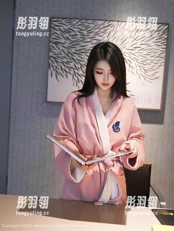 秀人网 - 有谁和我一样，一看“Milk大萌”护士的图片就停不下来了，色彩太有趣了！