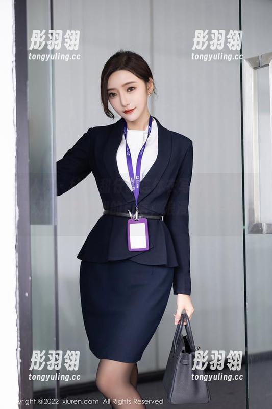 秀人网 - tina甜仔的连体衣写真集，高清展现出意想不到的自信，浪漫都有点过分。