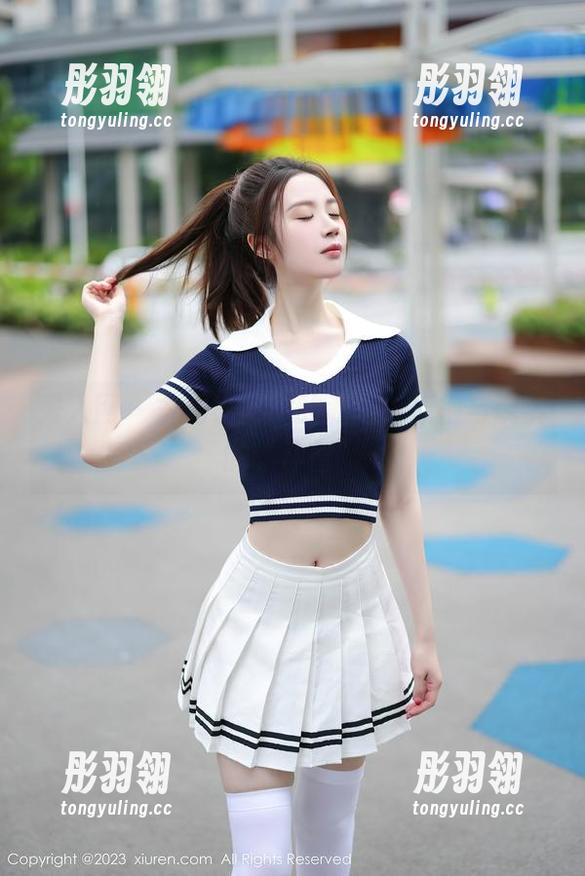 秀人网 - 古月小同学的私拍，旗袍与现实的“斗智”