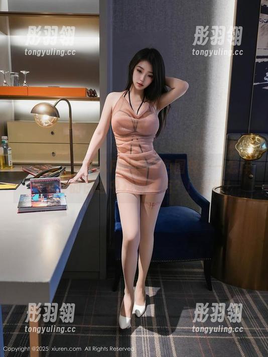 秀人网 - 朱可儿Flora白色图包——怎样在干净的白色中找到污点？！求教！