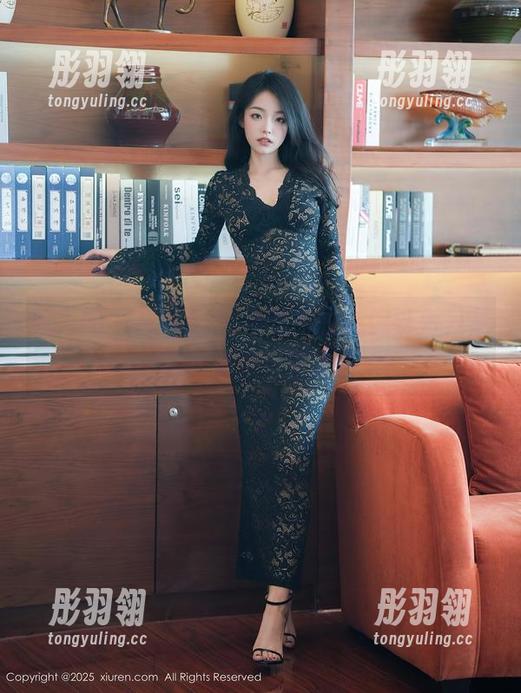 秀人网 - 草莓zz的裸足原图，你以为只是脚？那你可错了！