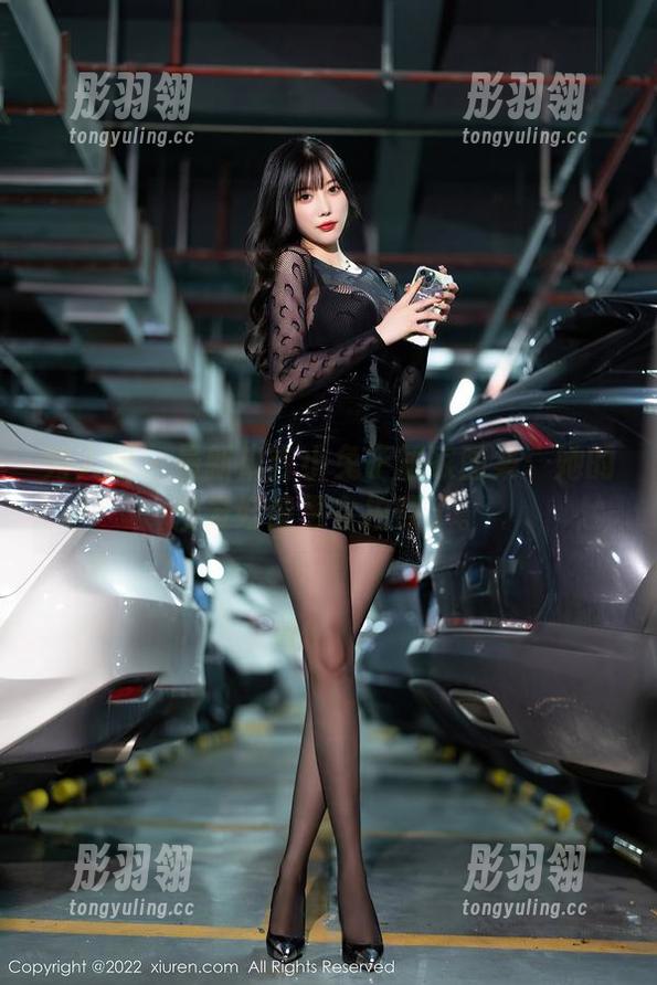 秀人网 - 最新麻吉小兔子居家图集：她的沙发好像更会拍照了。