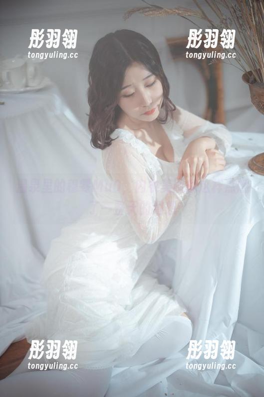 温泉里的穆零Mu0，内衣美图就这样点燃了一整天的遐想