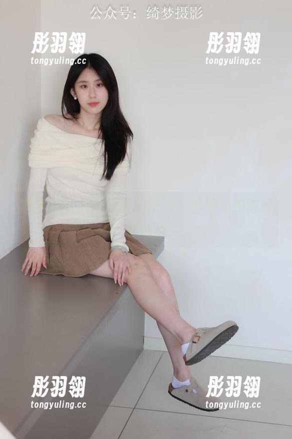 绮梦摄影 - 壁纸里的子涵，丝袜隐约透着点俏皮