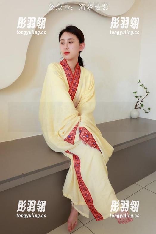 绮梦摄影 - 看小艺的女王原图，难道她的王冠是自己写的？！太有个性了吧！