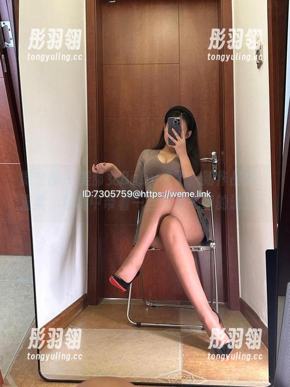 微密圈 - 美邵女Baby来了，新作品集：温柔，模糊中带着一丝不顾一切的诱惑。
