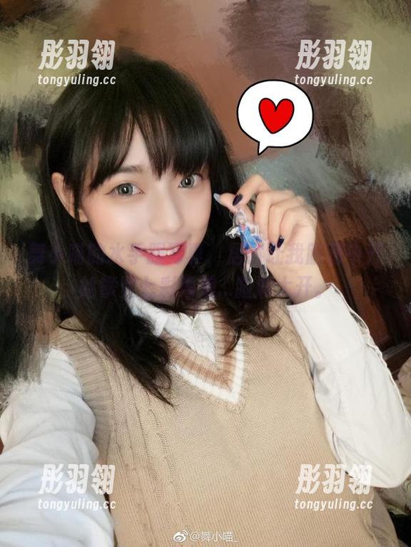 舞小喵的水手服写真，居然让我脑海中开始攀登七彩海浪...脑洞大开。