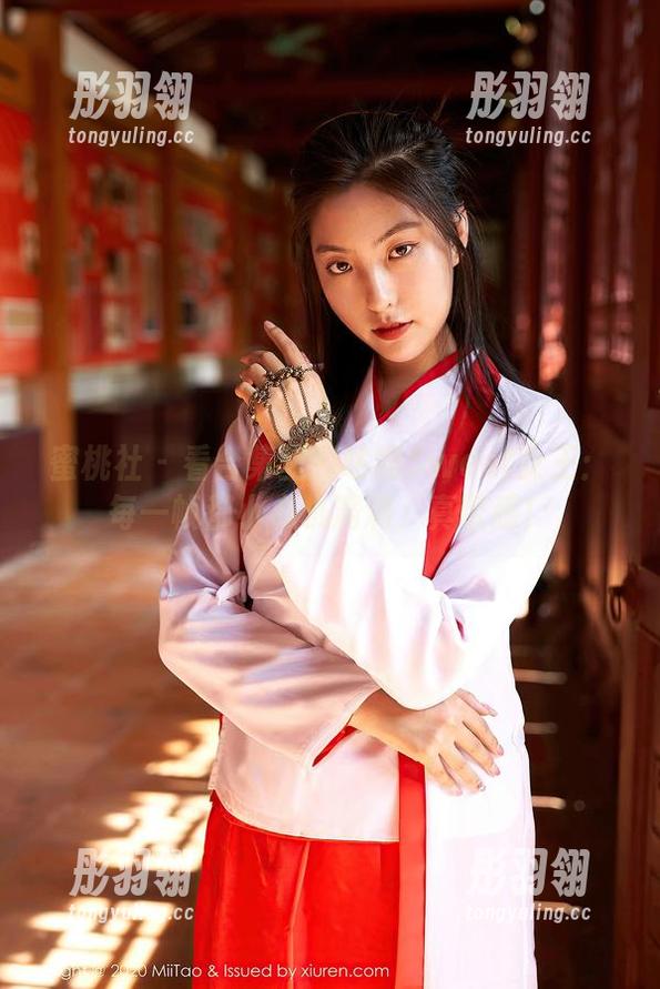 蜜桃社 - 看合集里的咕噜Sweet女王：每一帧都小心机满满，真带感！