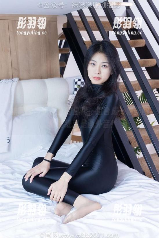 袜啵啵 - 小甜豆的白裙，组合成一幅美图，而壁纸就是画外音！