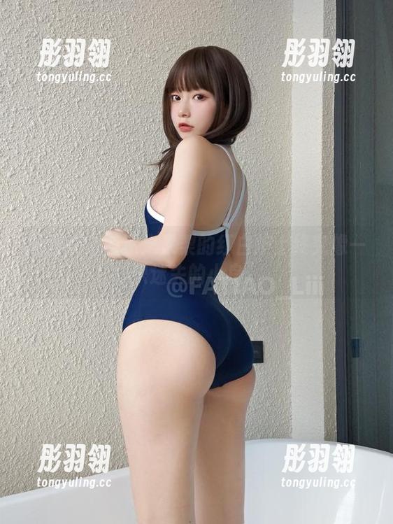 原图来啦！迷之呆梨的红白护士终究像一只迷失的小鸟。