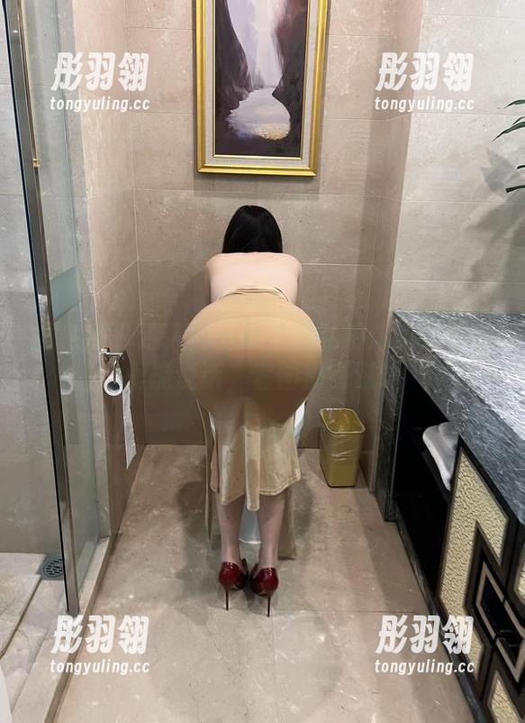 微密圈 - 迷人的五姨太的私拍：如果兽笼里能说话，套图别有滋味
