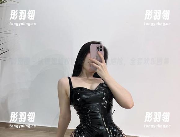 微密圈 - 铁锤姐姐校园游历，不怕尴尬，全套欢乐图集等你来翻！