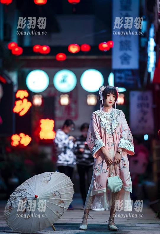 阿包也是兔娘的万圣节狂欢：原图里的不寻常，图片暗藏捣蛋计划
