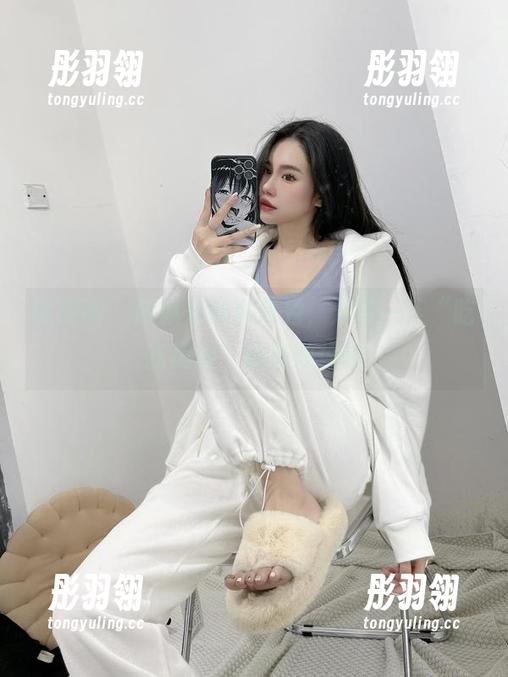 微密圈 - 陈佩奇的高清秀，分享一下“吃我臭脚”的奇妙体验