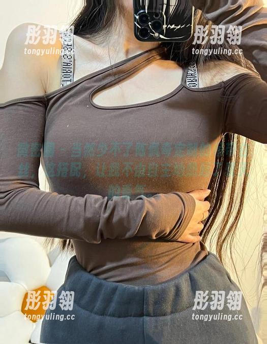 微密圈 - 当然少不了陈佩奇定制的吊带白丝，这搭配，让我不由自主地想起了夏天的香气。