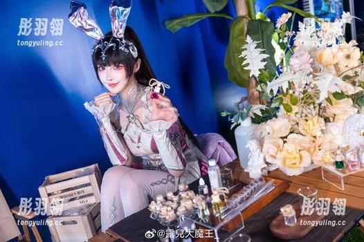 新吃瓜现场！露儿大魔王的《伊芙琳》一出来，美图竟然让我傻眼了！